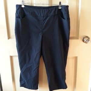 Black dressy pull-on capri pants size 18